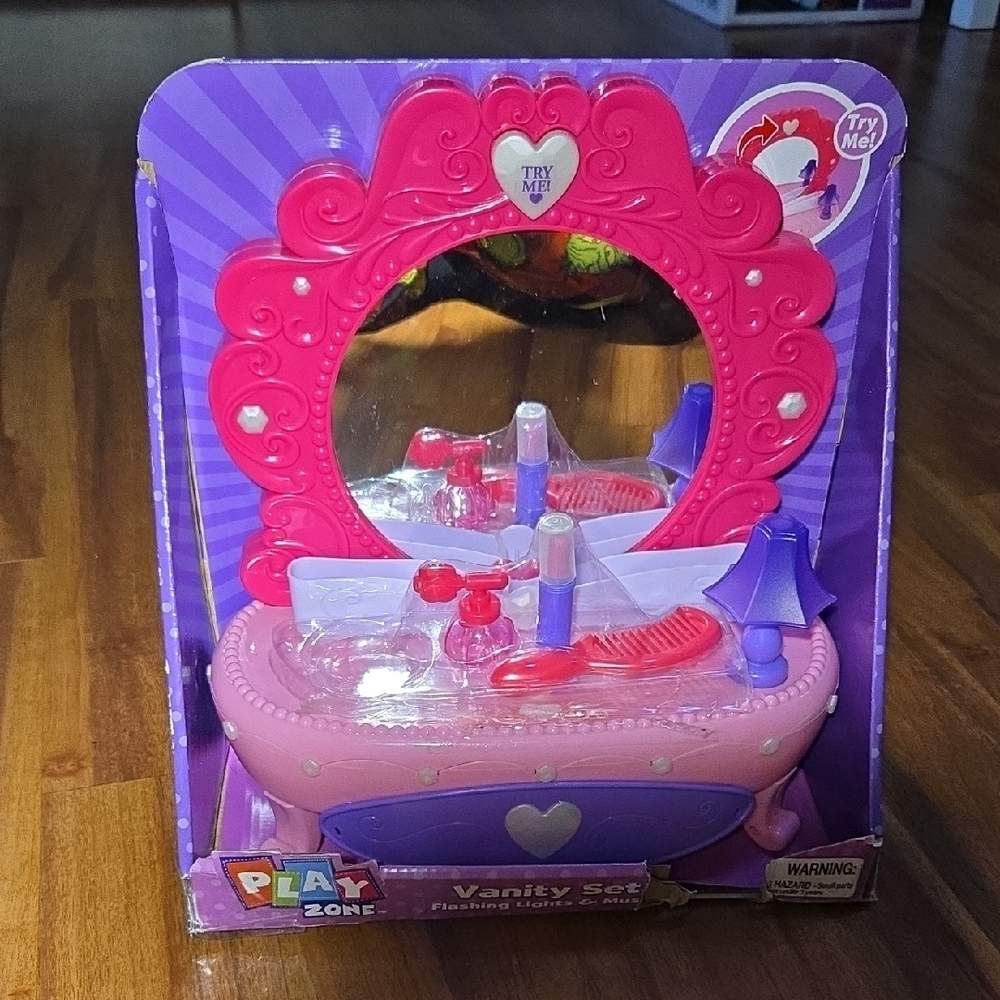 Fashion Vanity Mirror - For Pretend Makeup for Little Girls. No Make Up Compact